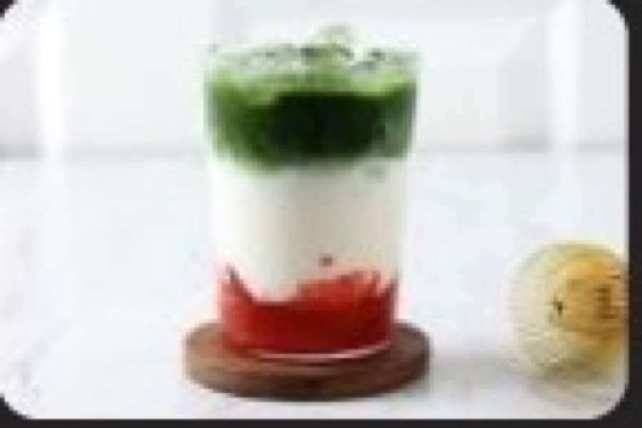 Iced Matcha Fresa de TRECE Friendly Food, comida saludable en Puerto Rico